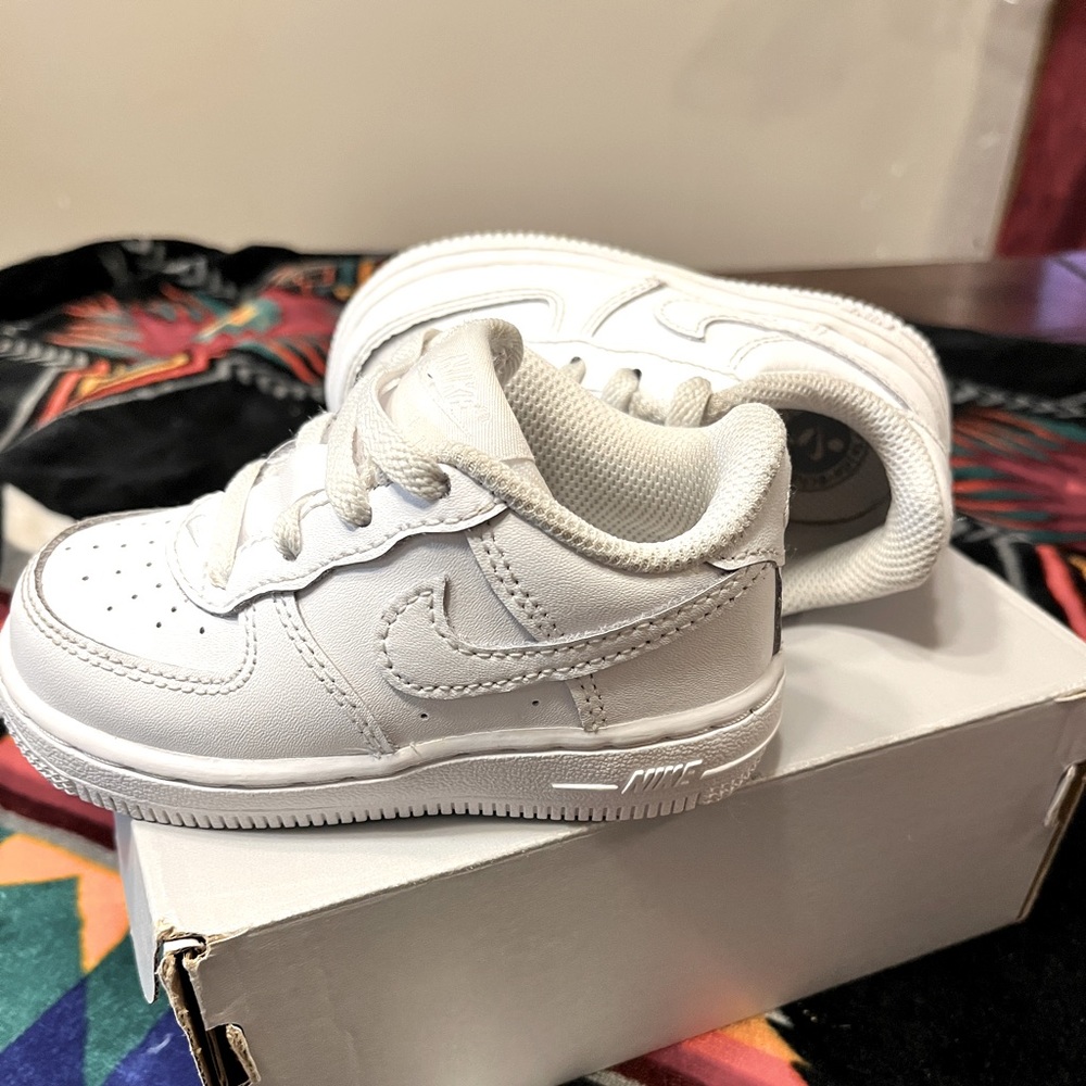Toddler girls Nike.